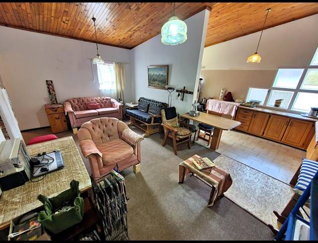 2 BEDROOM TOWNHOUSE FOR SALE IN CLARINA